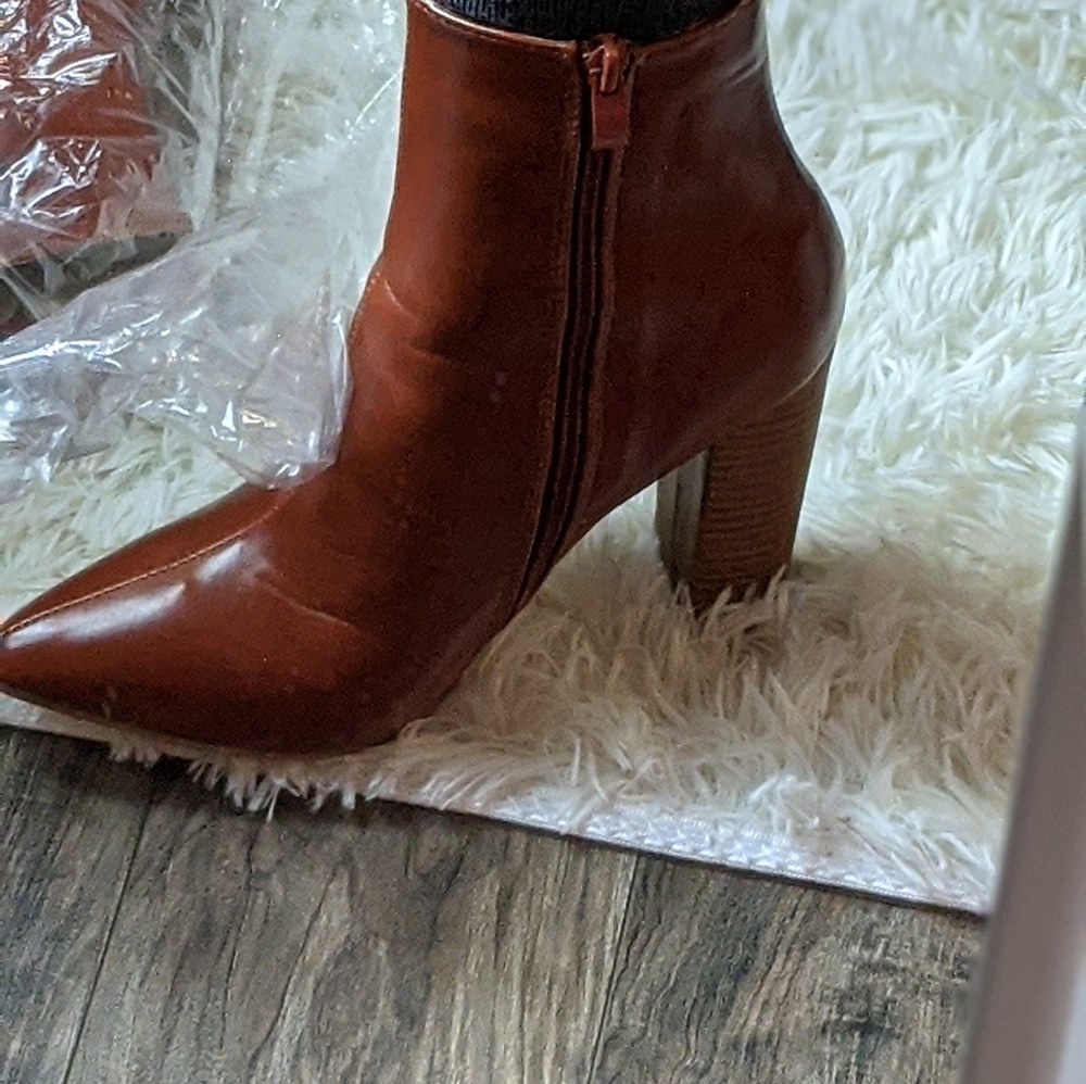 Boots - Picture 3 of 5